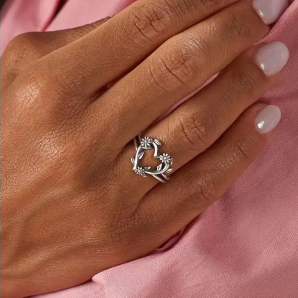 Silver Floral Heart Ring - Picture 3 of 5